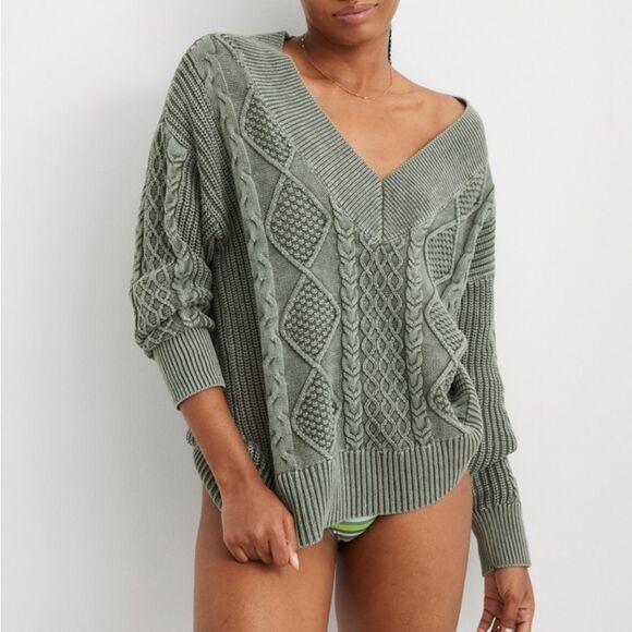 aerie Sweaters - Aerie green cable knit v neck sweater Women’s Size M